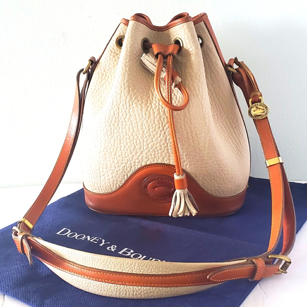 Vintage Dooney and bourke bucket Crossbody bag